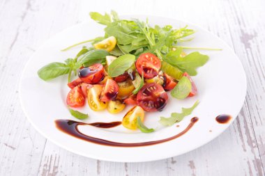 kiraz domates salatası