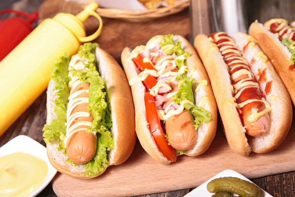 Deliciosos cachorros-quentes — Fotografia de Stock