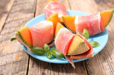  kavun dilimleri prosciutto jambonu ile 