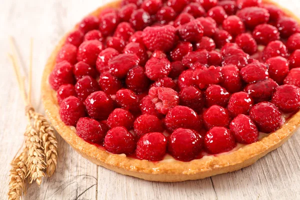 Delicious raspberry quiche — Stock Photo, Image