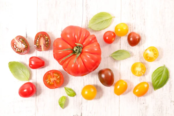 Geassorteerde rijpe tomaten — Stockfoto