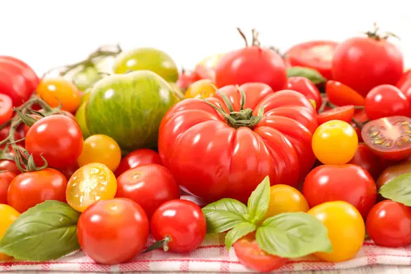 Geassorteerde rijpe tomaten — Stockfoto