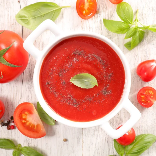 Frische Tomatensuppe — Stockfoto