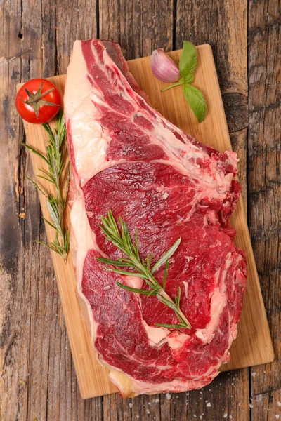 Bistecca di manzo cruda — Foto Stock