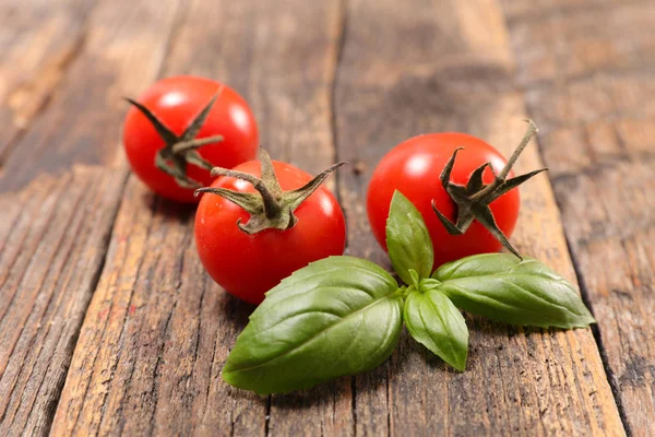 Verse rijpe tomaten — Stockfoto