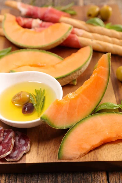 Antipasti mit Melone und Schinken — Stockfoto