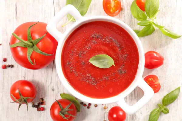 Sopa de tomate fresco —  Fotos de Stock