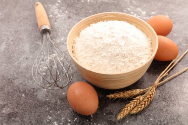 kase un ve çiğ yumurta