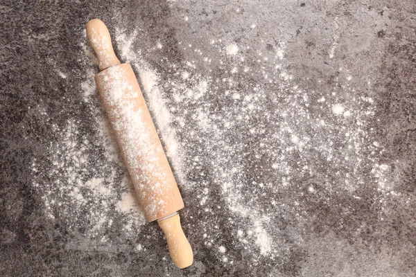 rolling pin with flour