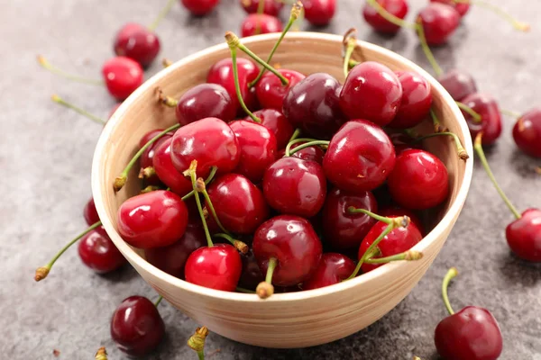 Delicious fresh cherries — Stock Photo, Image