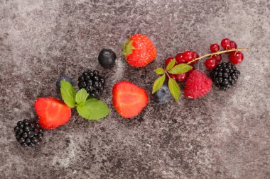 çeşitli taze çilek 