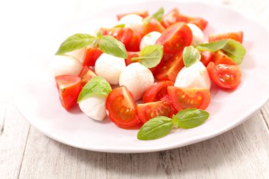 Nefis caprese salatası.