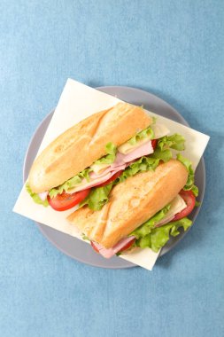 marul ile lezzetli sandviçler