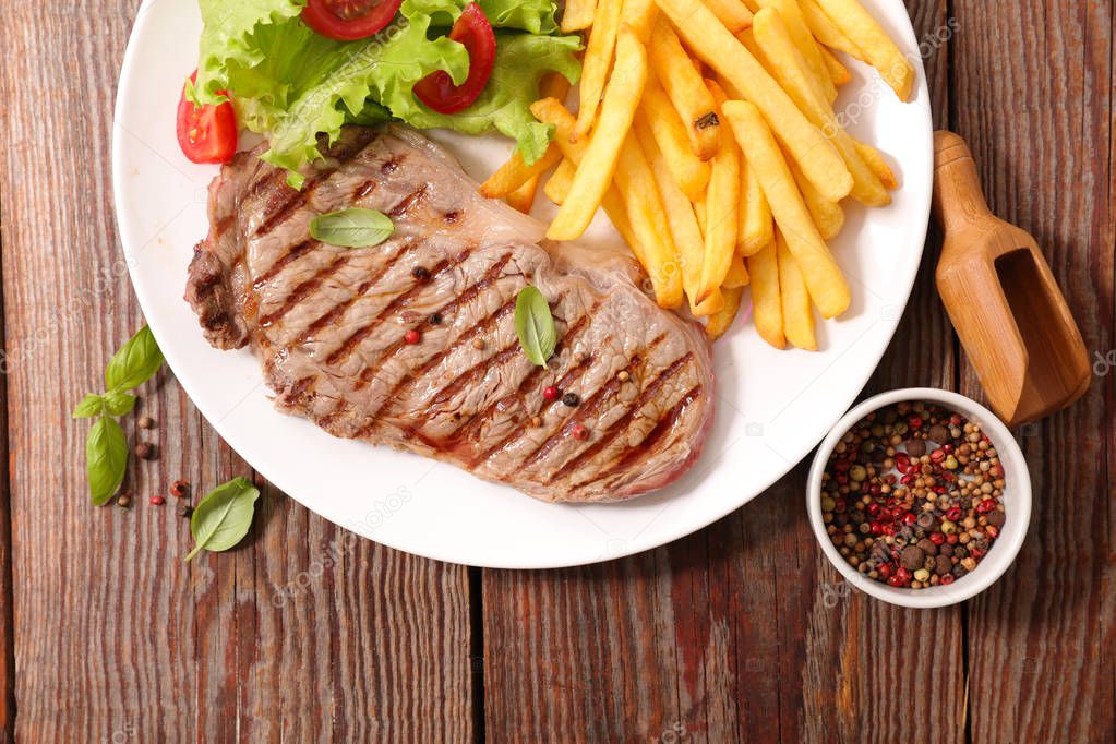 grilled beef steak with salad 