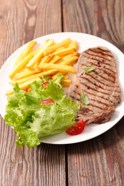 Grilled beef steak with salad — Stock Photo, Image