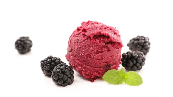 검은 딸기 아이스크림 — 스톡 사진