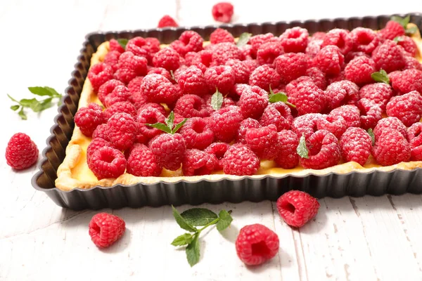 Raspberry tart in baking pan on table — Stock Photo, Image