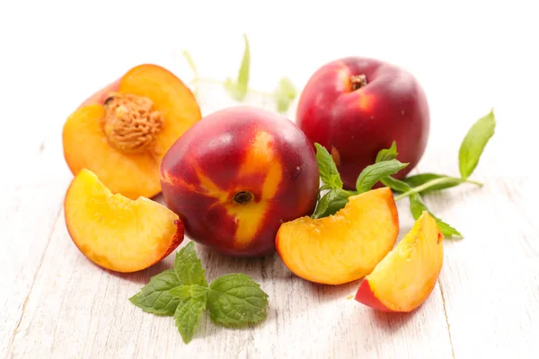 Fresh ripe peaches — Stock Photo, Image