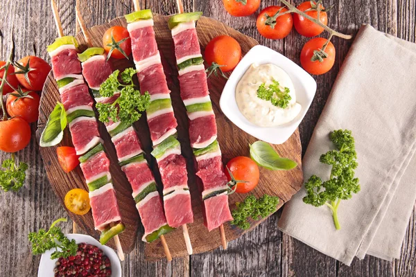 Raw beef skewer — Stock Photo, Image