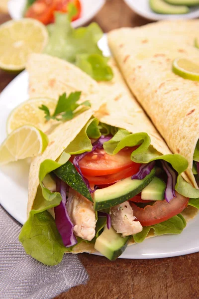 Fajita rolls on plate — Stock Photo, Image