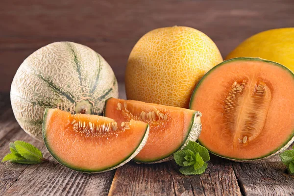 Fresh melon pieces — Stock Photo, Image