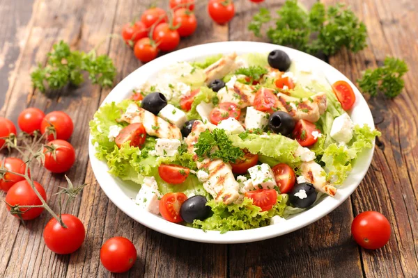 Fresh salad with chicken fillet — Stock Photo, Image