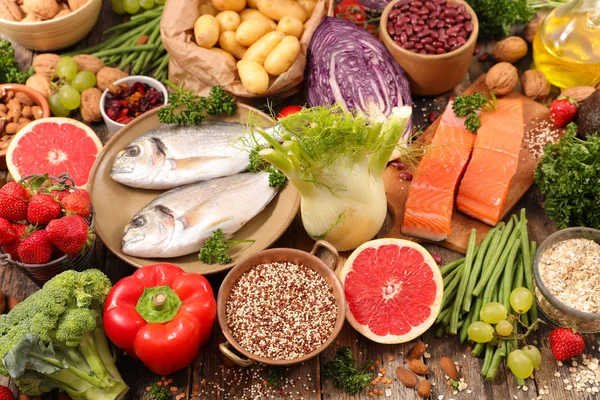 Auswahl an gesunden Lebensmitteln — Stockfoto