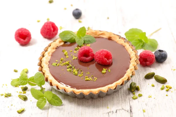 Chocolate tart with berries — Stock Photo, Image