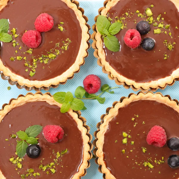 Chocolate tarts with berries — Stock Photo, Image