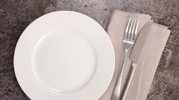 Empty plate with cutlery — Stock Photo, Image