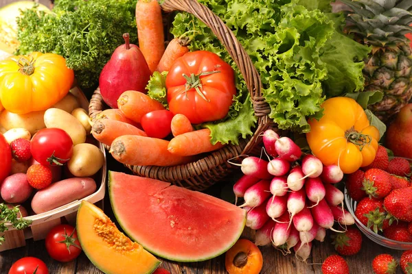 Fruits and vegetables in basket — Stock Photo, Image