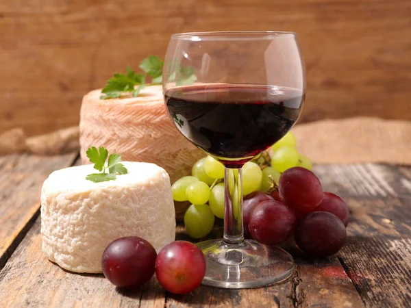 레드 와인 과 치즈 — 스톡 사진
