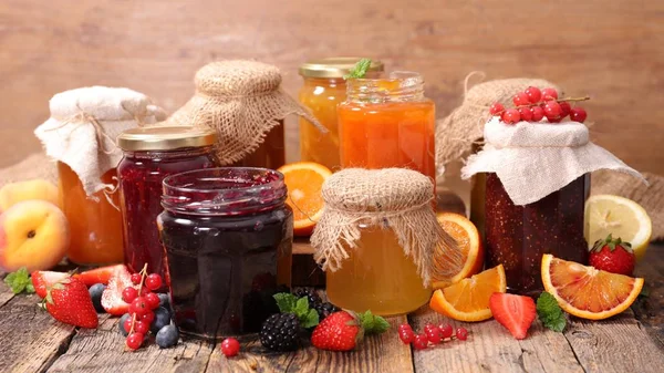 Different kinds of jam — Stock Photo, Image