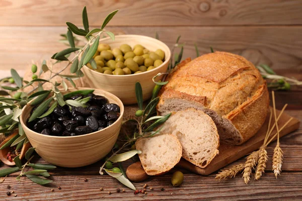 olives, bread and oil