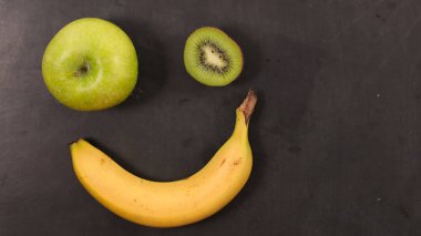 meyve ile mutlu yüz