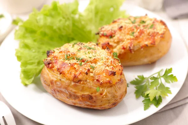 Baked potatoes with salad — Stock Photo, Image