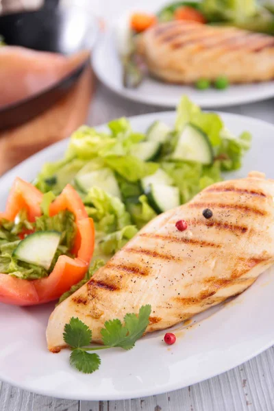 Filete de pollo a la plancha — Foto de Stock