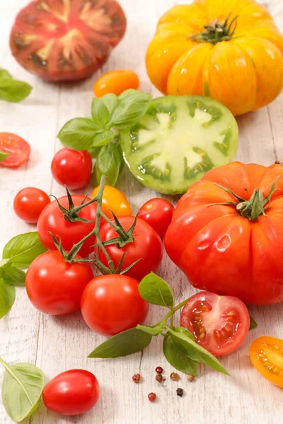 Verschiedene Sorten Tomaten — Stockfoto