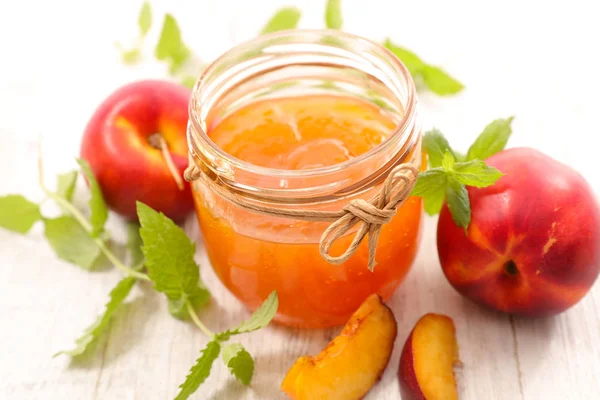 şeftali reçeli ve şeftali