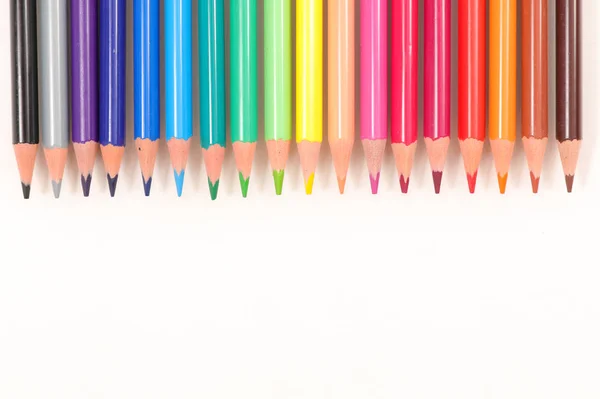 Crayons colorés sur blanc — Photo