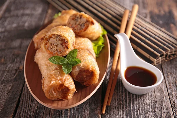 Fried spring rolls with soy sauce — Stock Photo, Image