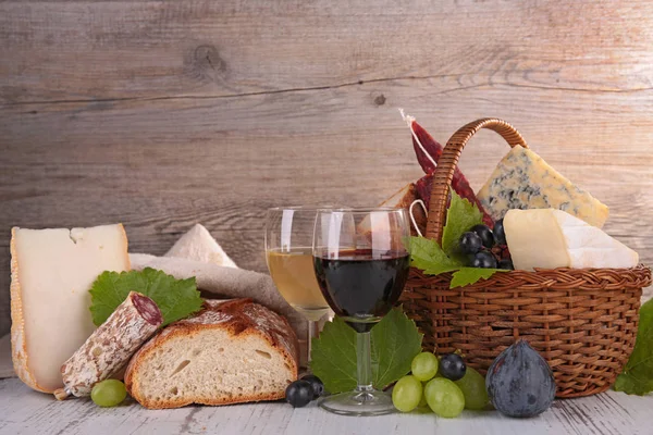 Skład wina, sera i chleba — Zdjęcie stockowe