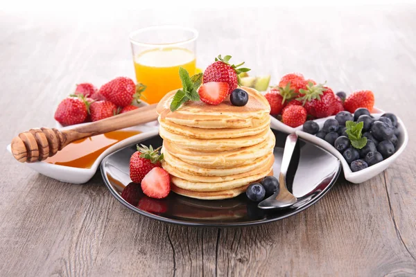 tatlı kek çilek ile 