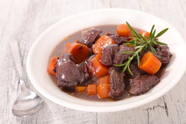 havuç ile sığır eti güveç