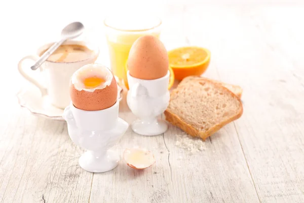 Desayuno con huevos y zumo —  Fotos de Stock