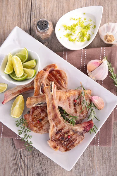 Grilled rack of lamb — Stock Photo, Image