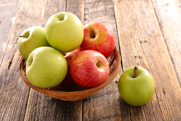 Fresh ripe  apples — Stock Photo, Image