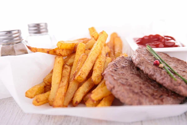 Carne de bovino e batatas fritas — Fotografia de Stock