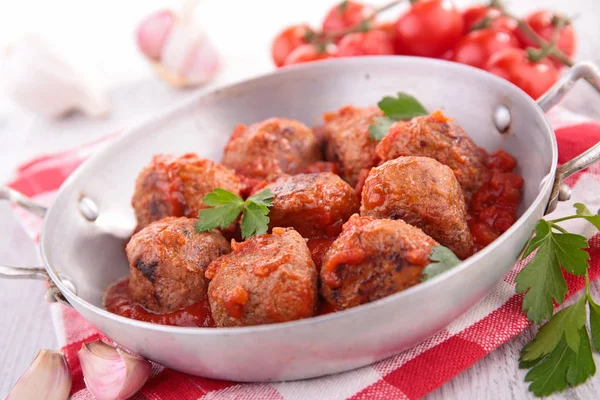 Chiftele cu sos de roșii — Fotografie, imagine de stoc