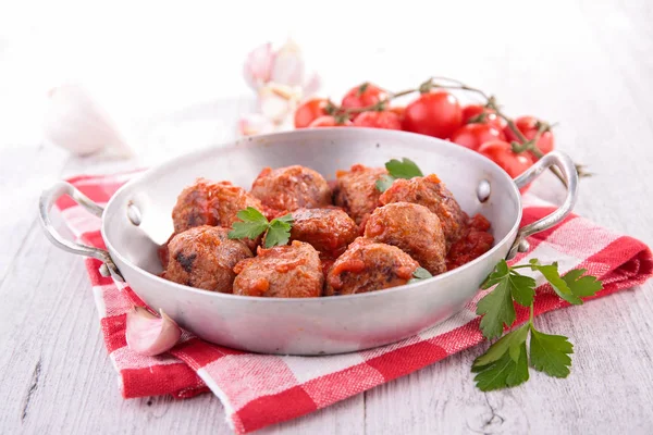 domates soslu köfte